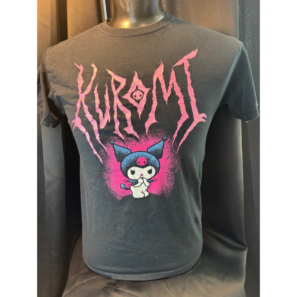 Sanrio Kuromi Metal Logo Graphic T-Shirt Black Pink Punk Rock Mens Medium